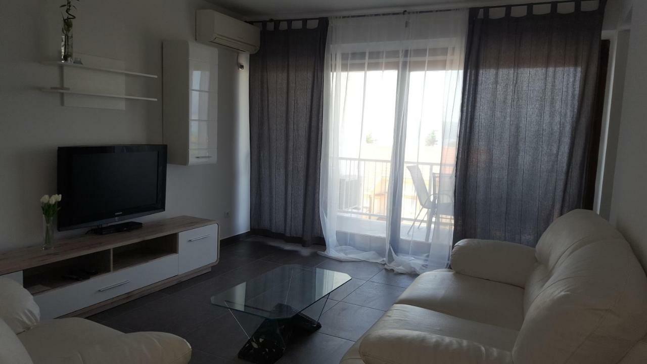 Helena Apartament *